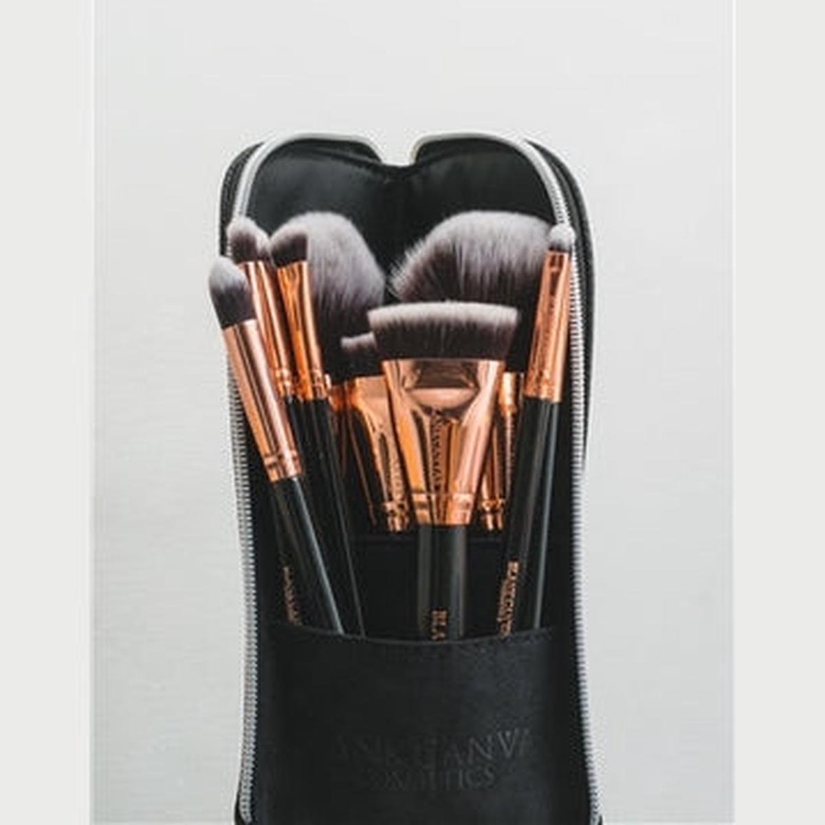 BC Standee Pouch Brush Holder